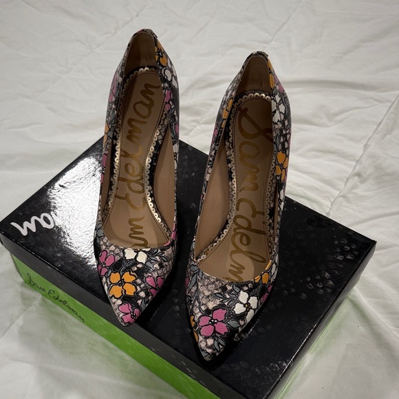 Sam Edelman Hazel Pump Floral Pattern - Picture 3 of 6